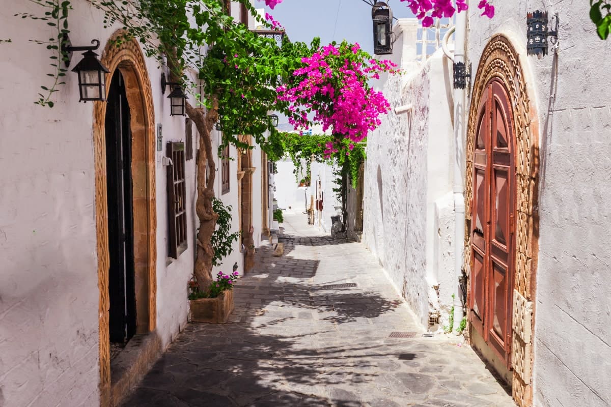 RHODES EAST SIDE QUEST_03_1200px-min.jpg