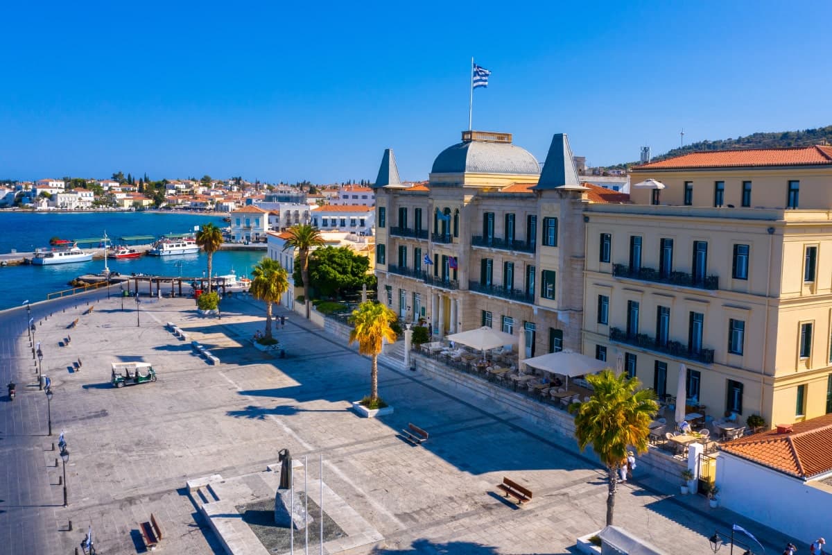 Spetses | The cosmopolitan hideout cover